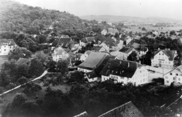 Schwamendingen um 1914: links das Bocklerquartier, rechts der Gasthof Hirschen am Schwamendingerplatz